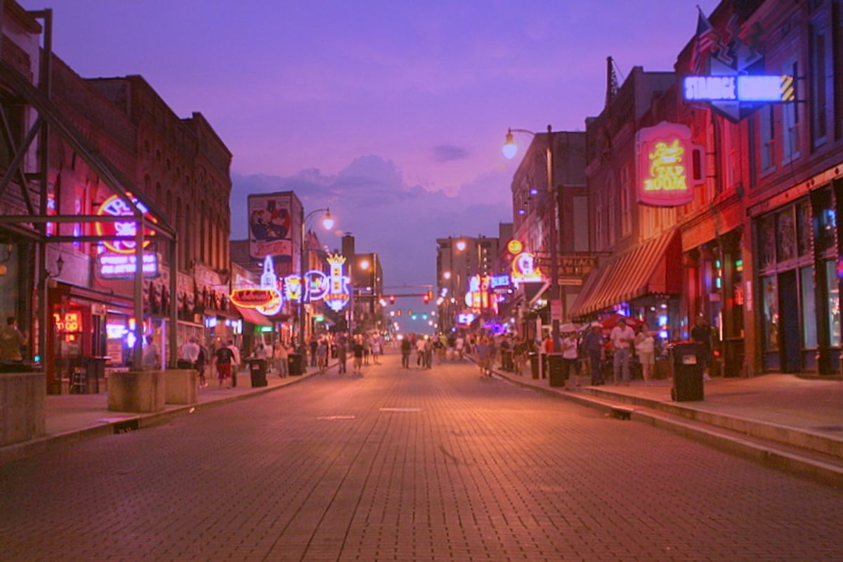 Exploring Beale Street's Vibrant Scene