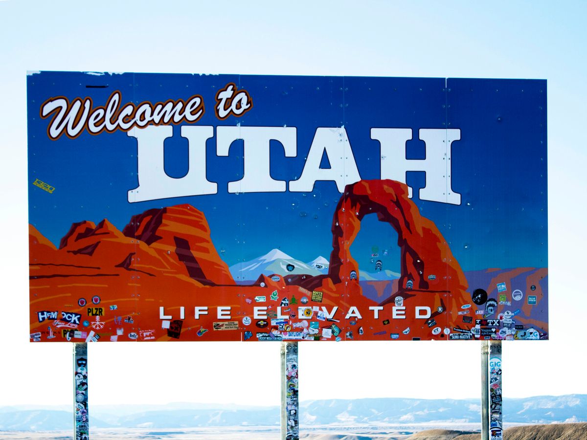 Welcome to Utah signage