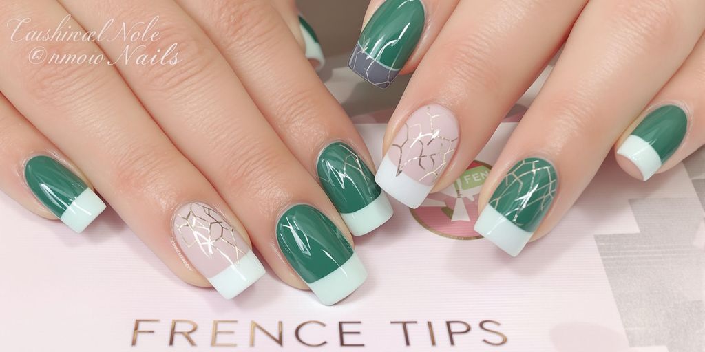 Unhas francesinhas verdes elegantes e na moda.