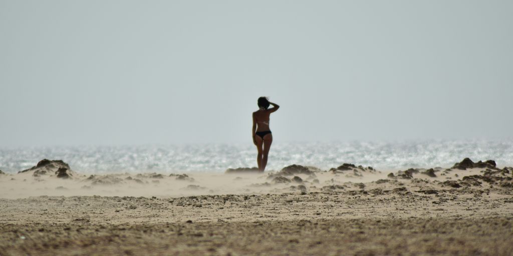 women's black bikini