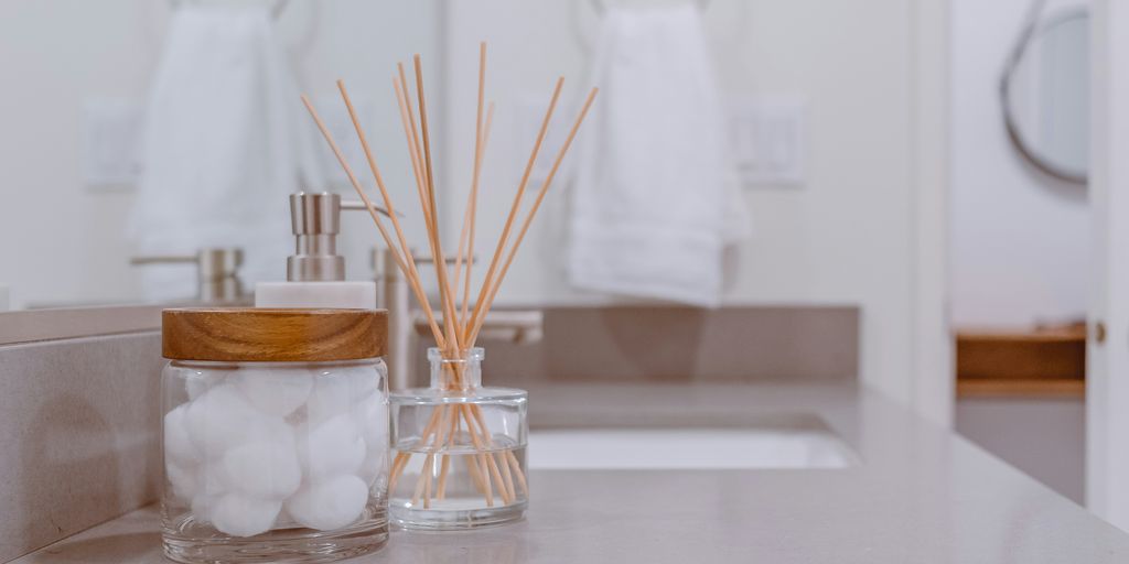 clear glass jar with brown sticks