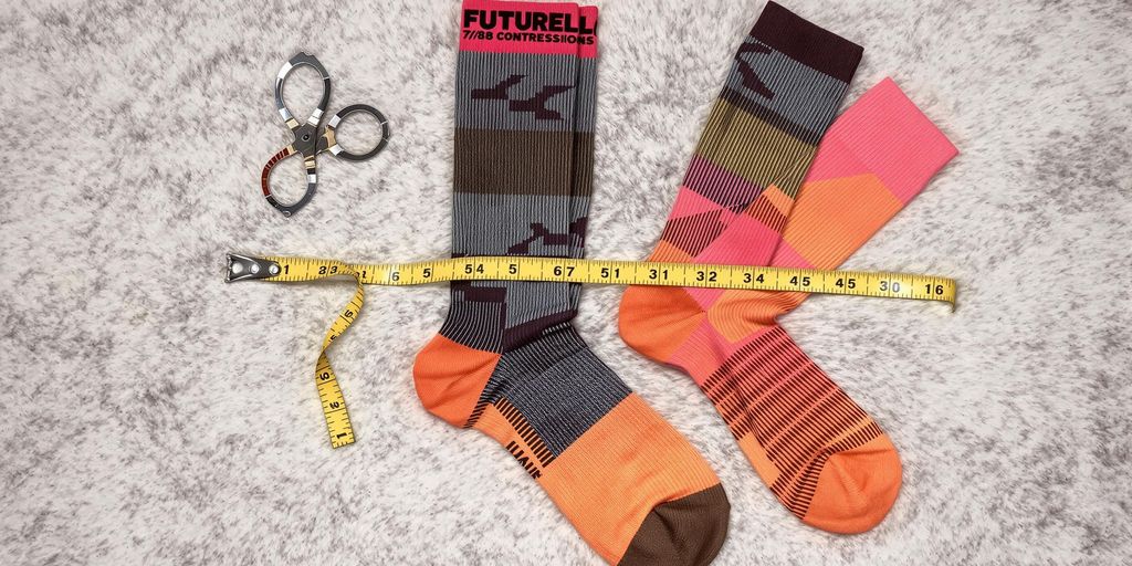 Meia 7/8 sobre superfície suave com fita métrica.