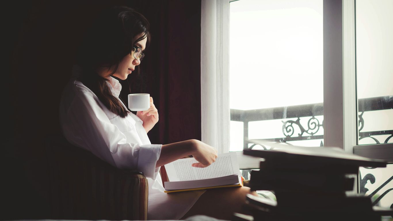 woman holding mug