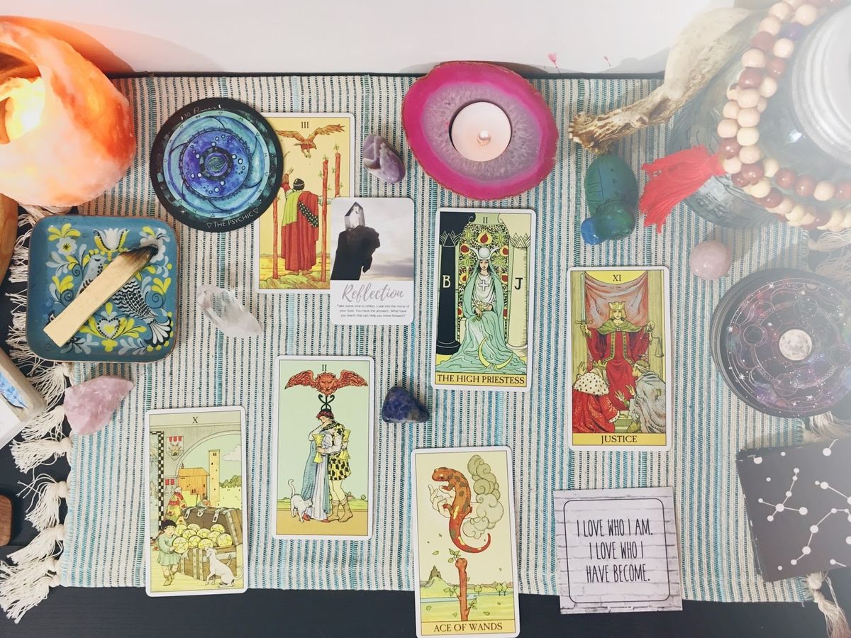 Comparison of Online Cartomancy Courses