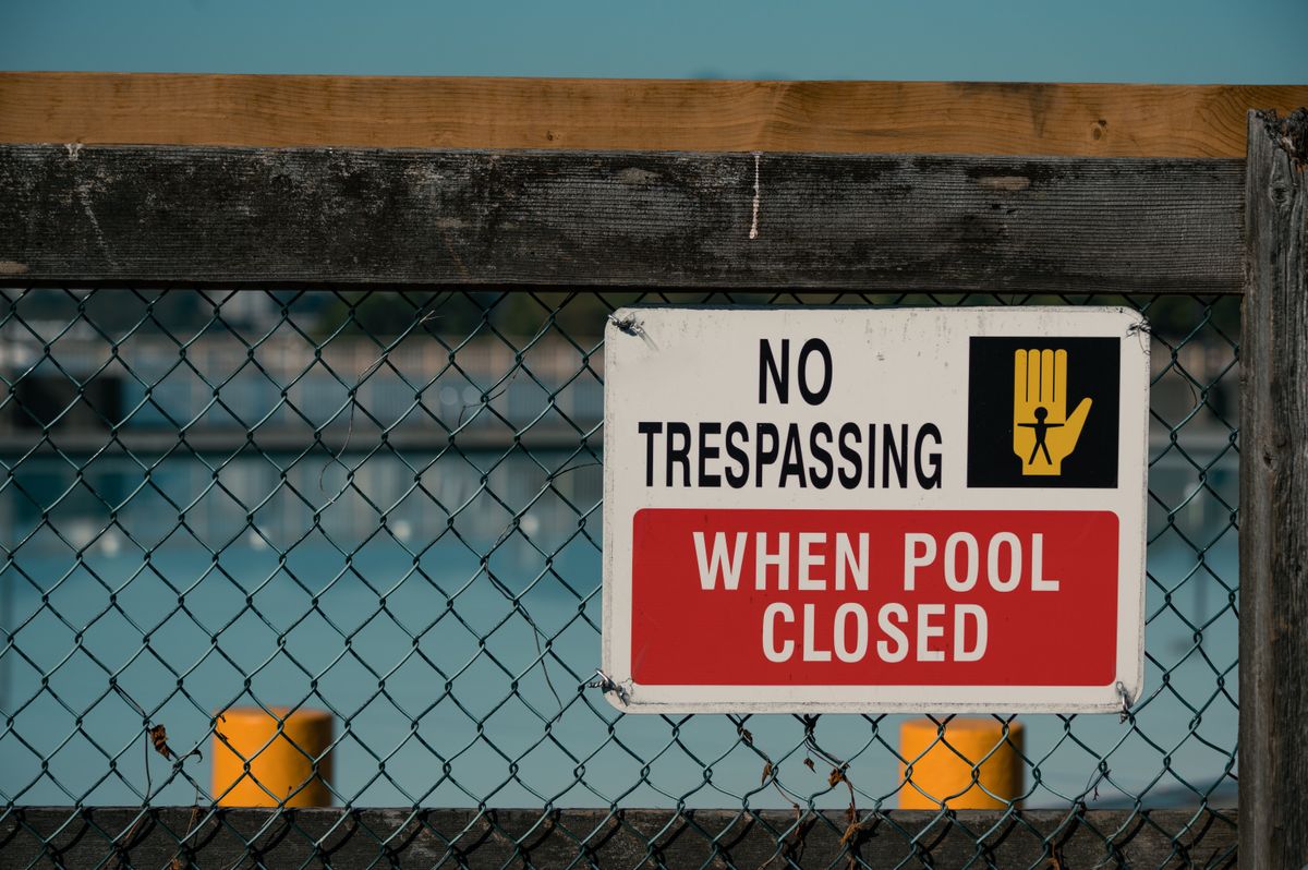 Por que é importante proteger a piscina?