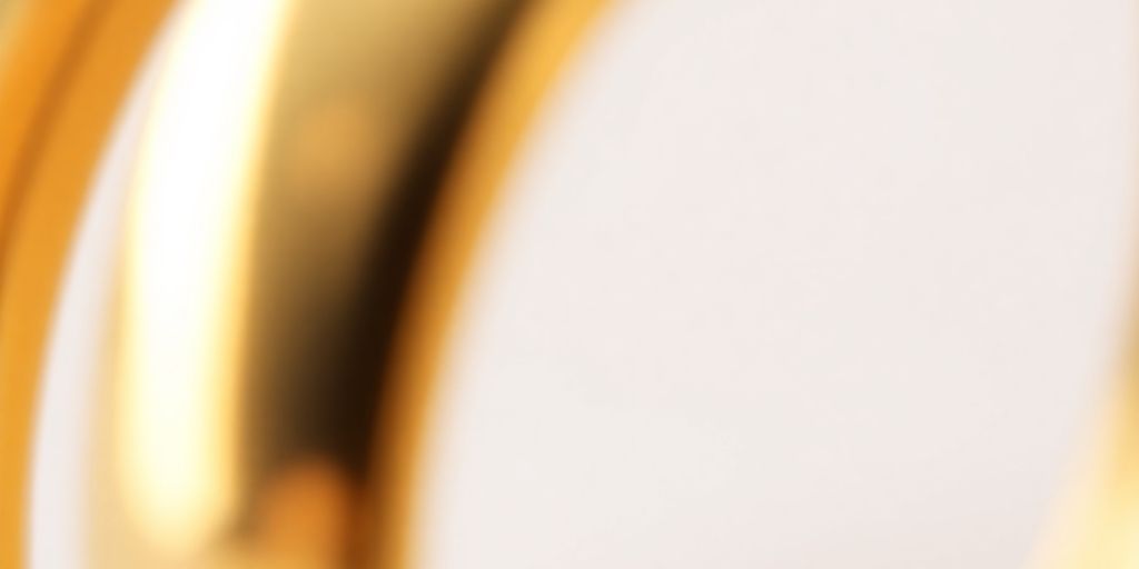 Bague en or 9 carats, détail de sa brillance.