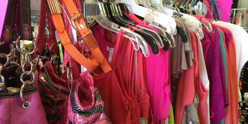 shoppers exploring boutiques and markets in Tuscaloosa