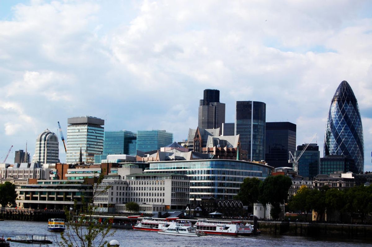 What are the big 5 law firms in the UK? 1 1. Clifford Chance