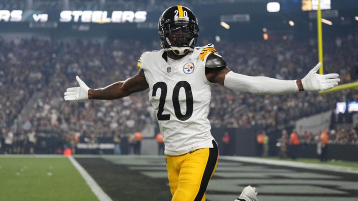 NFL Free Agency Frenzy NFL Free Agency Frenzy