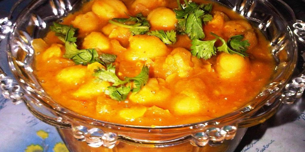 swimmer eating protein rich meal