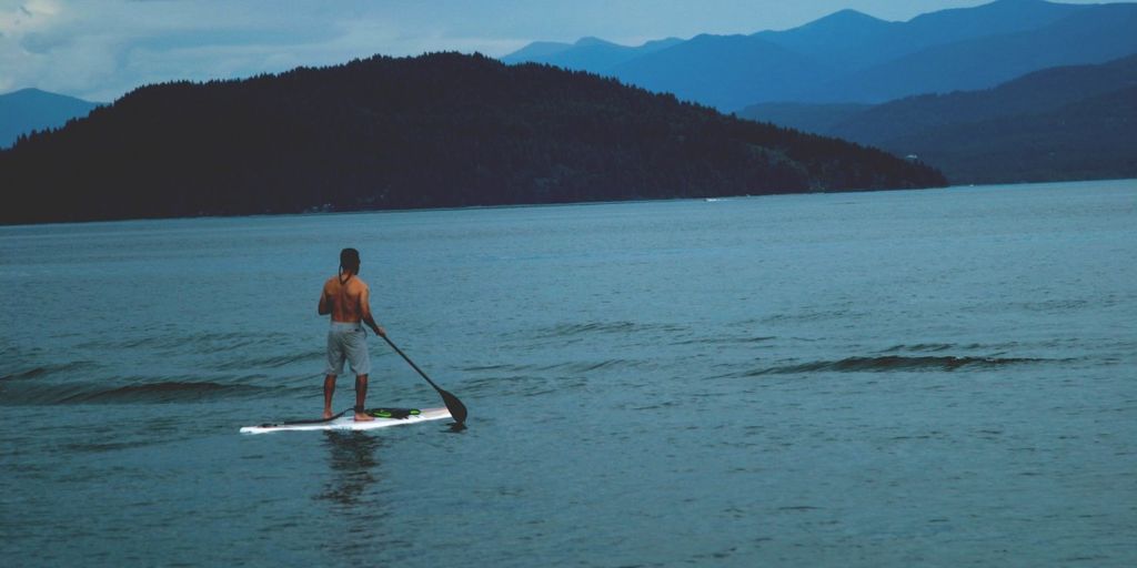 kayaking and paddle boarding in Huntsville outdoor scenery