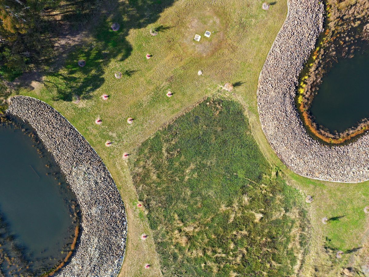 a bird's eye view of some water and land