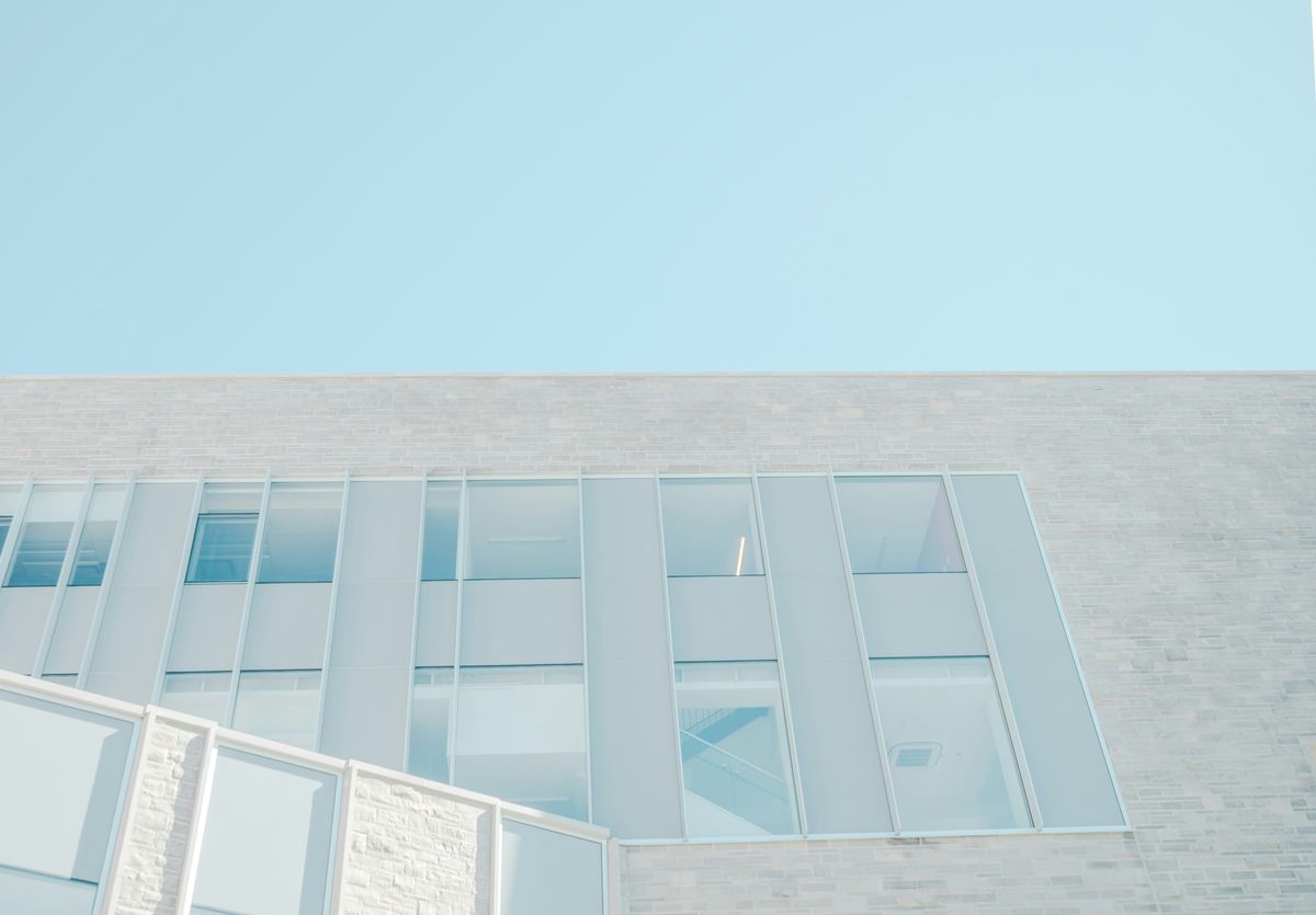 Traditional Methods vs. Modern Innovations in Window Cleaning