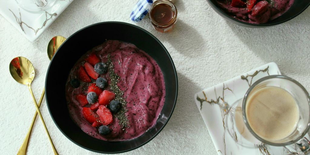 raw meat on black round plate