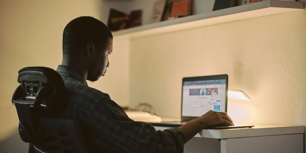 man in black long sleeve shirt using macbook pro