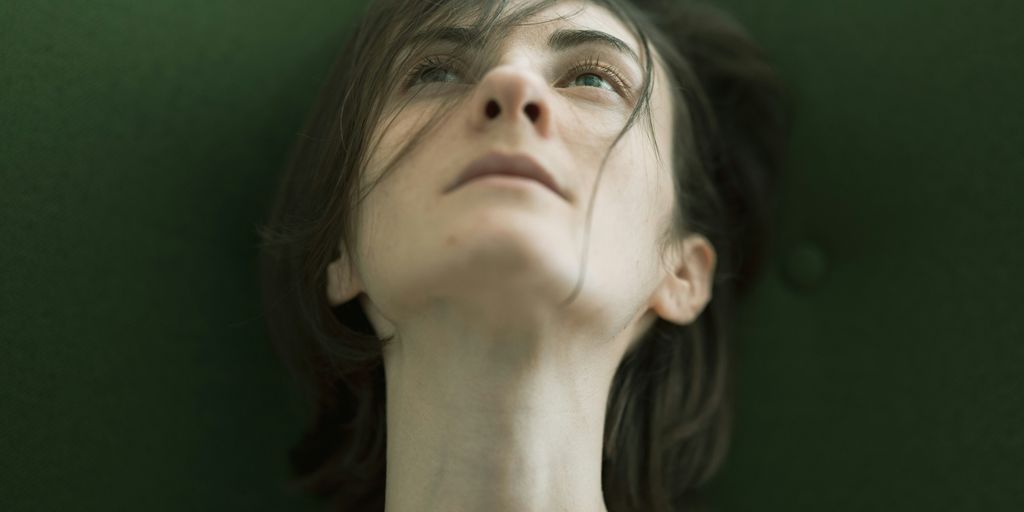 woman with brown hair and brown eyes