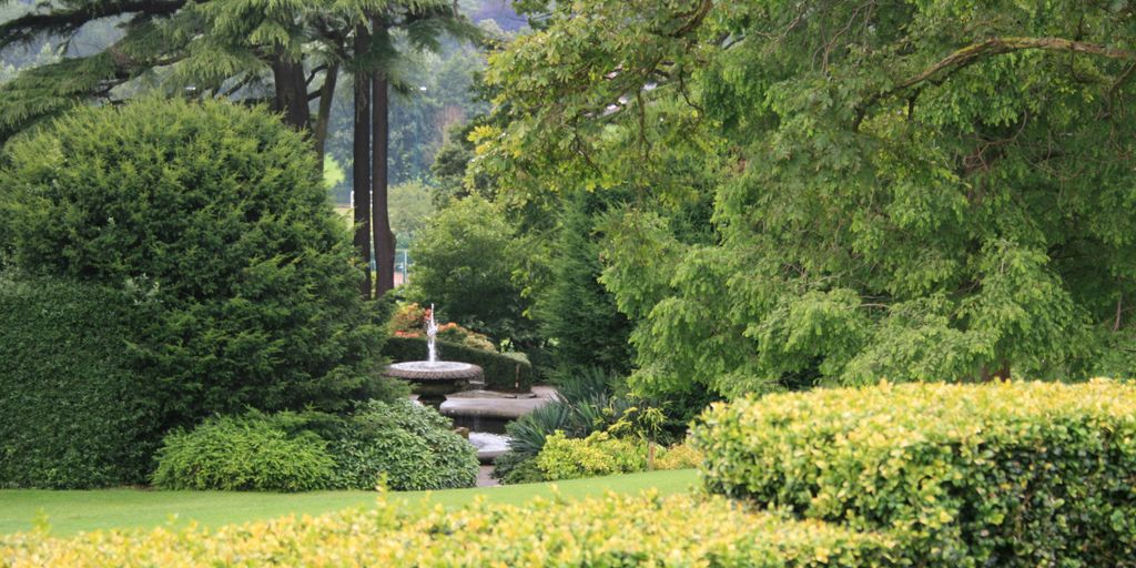 people enjoying outdoor activities in Birmingham Botanical Gardens