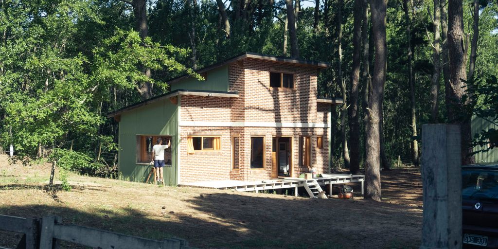 brown wooden house near green trees during daytime