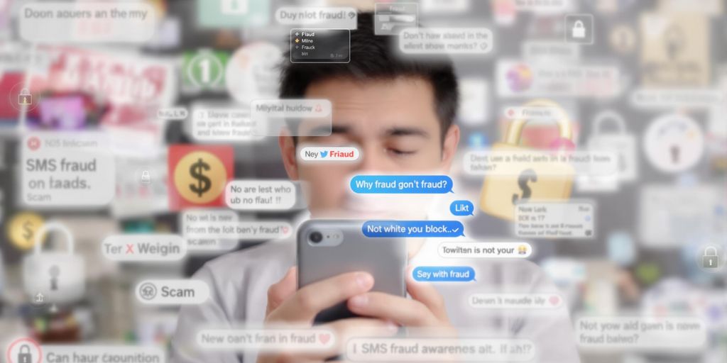 Un smartphone avec des messages de fraude visible.