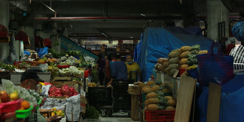 A store filled with lots of fruits and vegetables