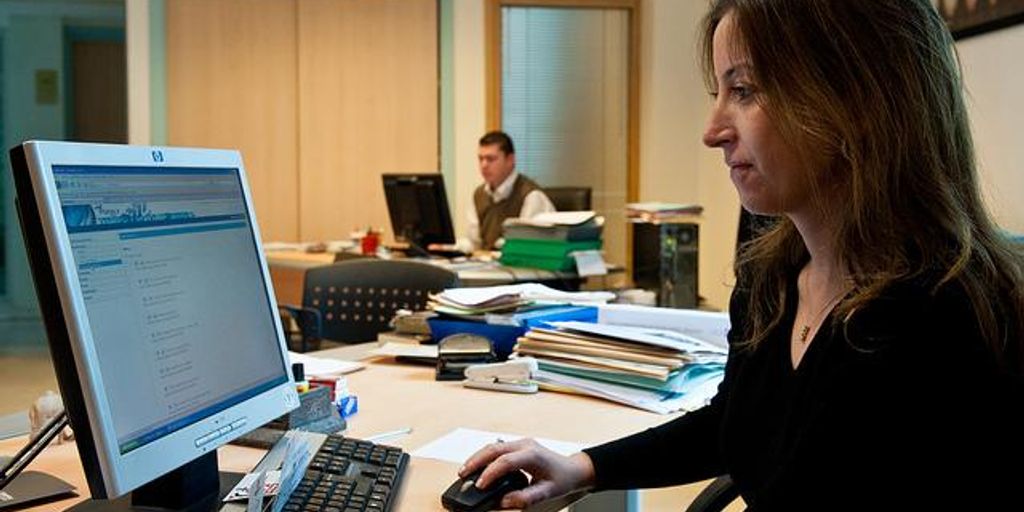 financial advisor with clients