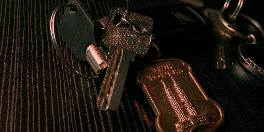 Keys with a twin towers keychain are visible.