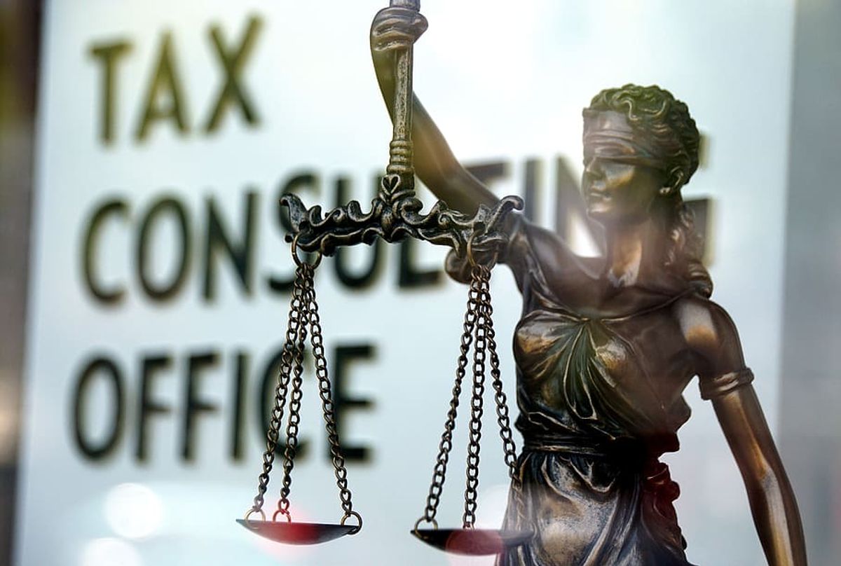 Navigating the Legal Landscape: The Impact of AI on Law Practices and Predictive Justice