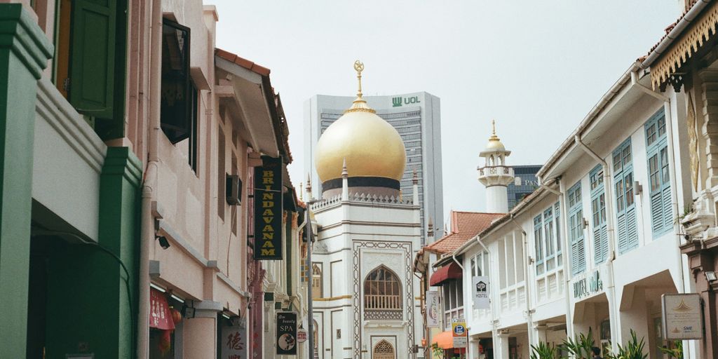cars parked on street near buildings during daytime
