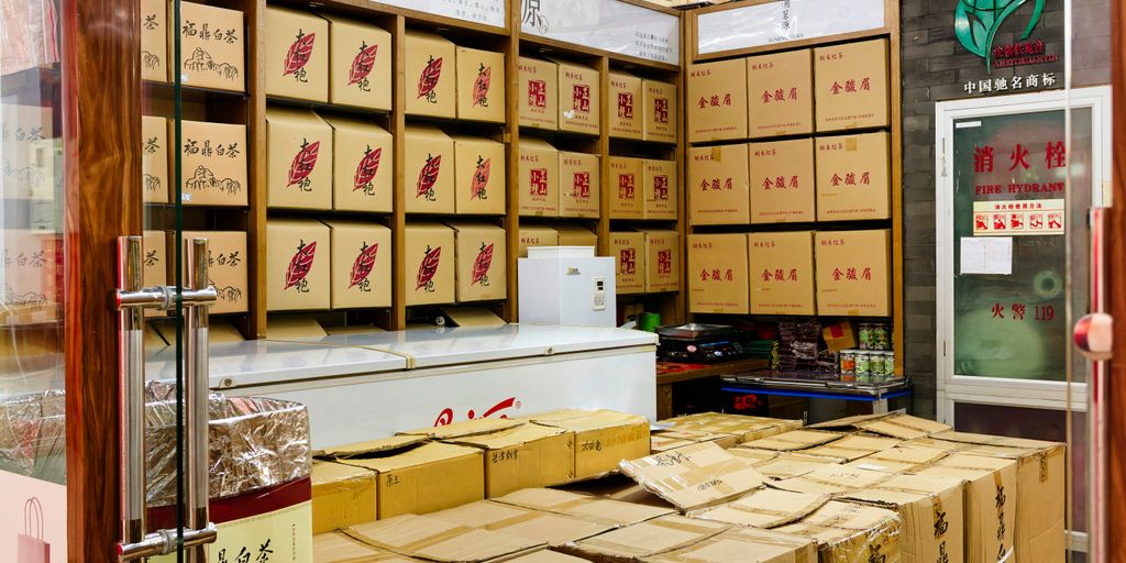 A room filled with lots of boxes and boxes
