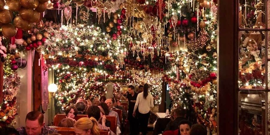 Albany restaurant holiday decorations