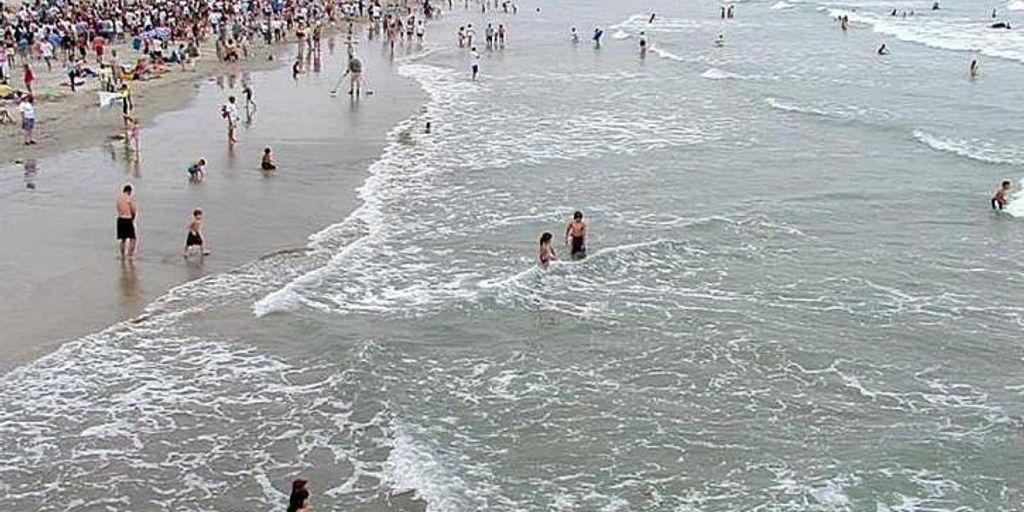 healthy snacks for swimmers, swimming pool, nutrition mistakes