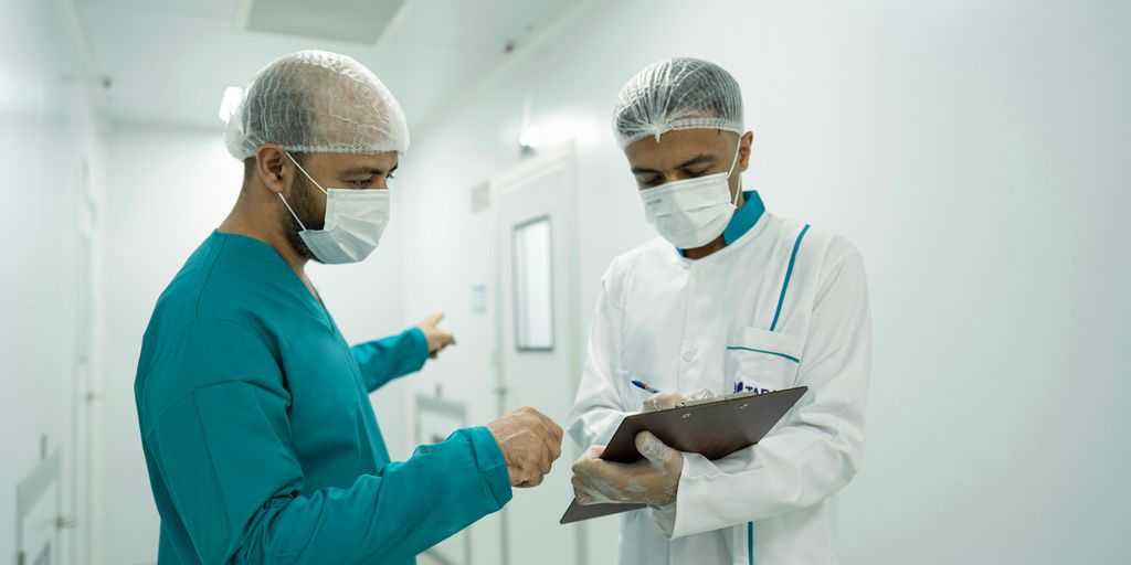 Two medical professionals are having a discussion.
