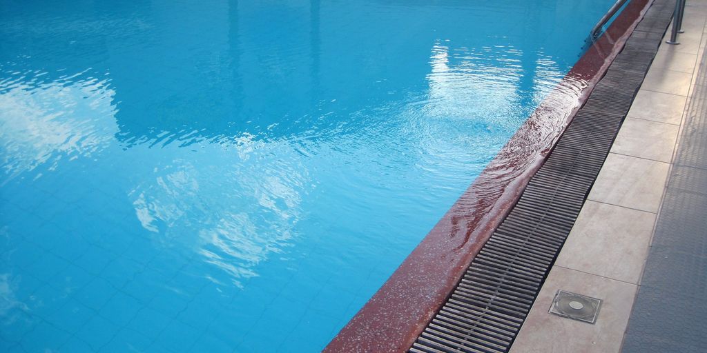 healthy snacks for swimmers poolside recovery