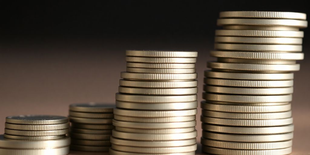 Une pile d'argent sur un fond flou.