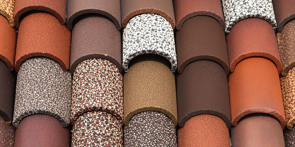Verschillende soorten dakpannen in diverse kleuren en materialen.