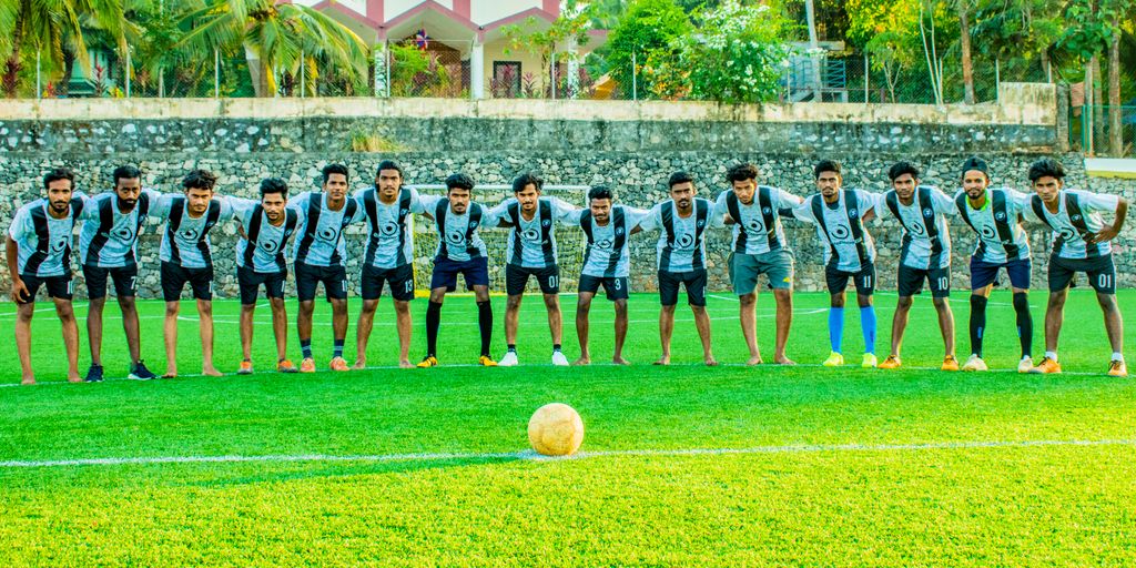 soccer players on green grass field during daytime