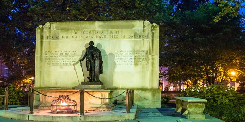 family at Philadelphia landmarks
