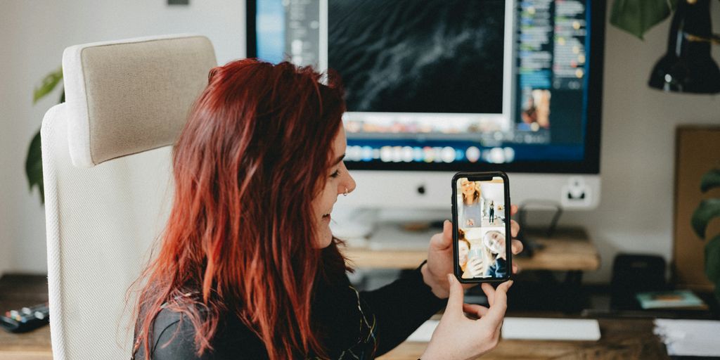 woman in black long sleeve shirt holding iphone 6