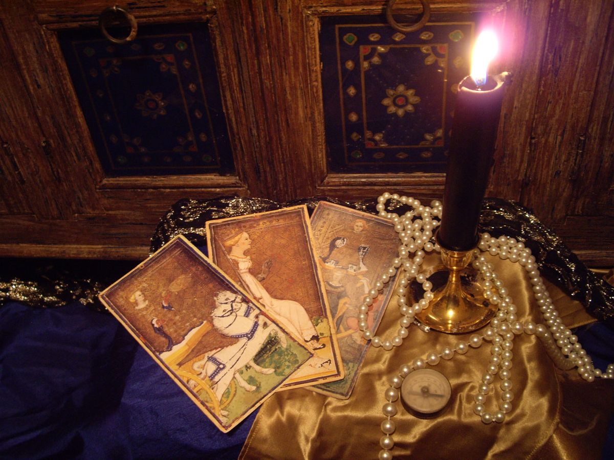 The Apprentice's Journey in Cartomancy