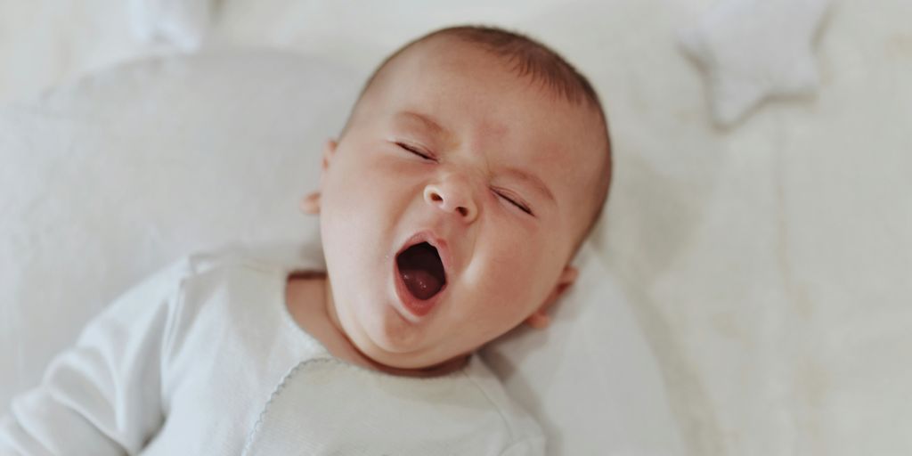 Colchão para Berço Americano: Escolhendo o Ideal para 2025 1 a baby with its mouth open