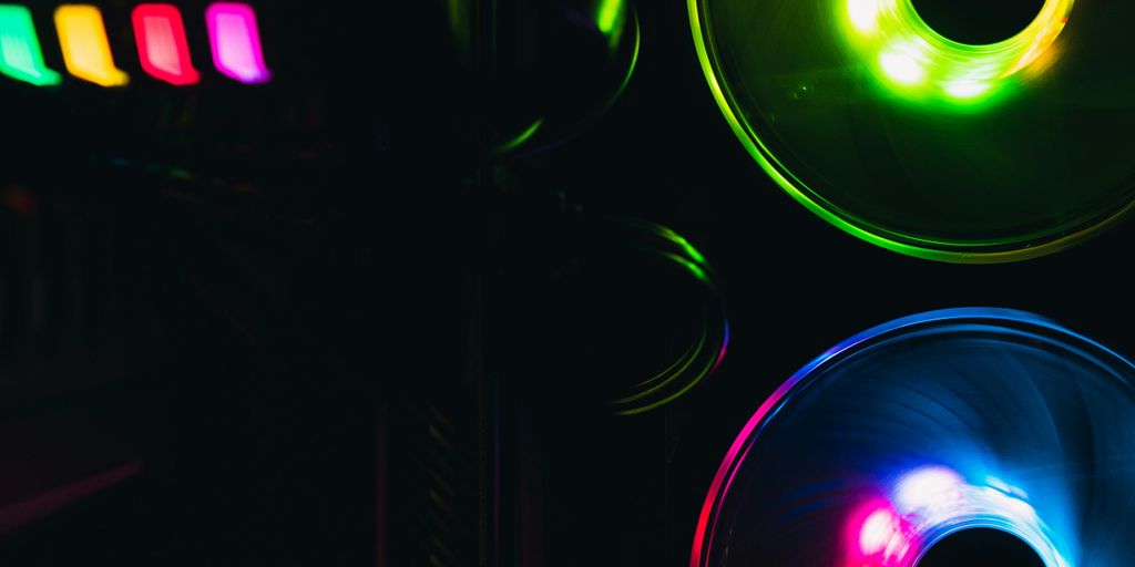 green and red light digital wallpaper