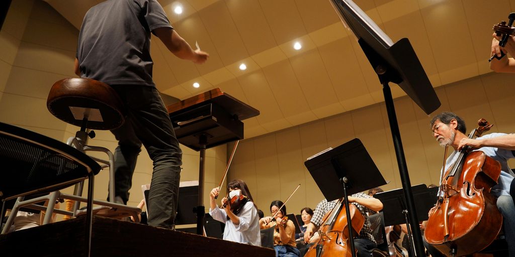 man in black t-shirt playing violin