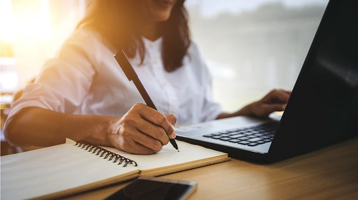 Designing Effective Online Training Programs for Hospitality Staff