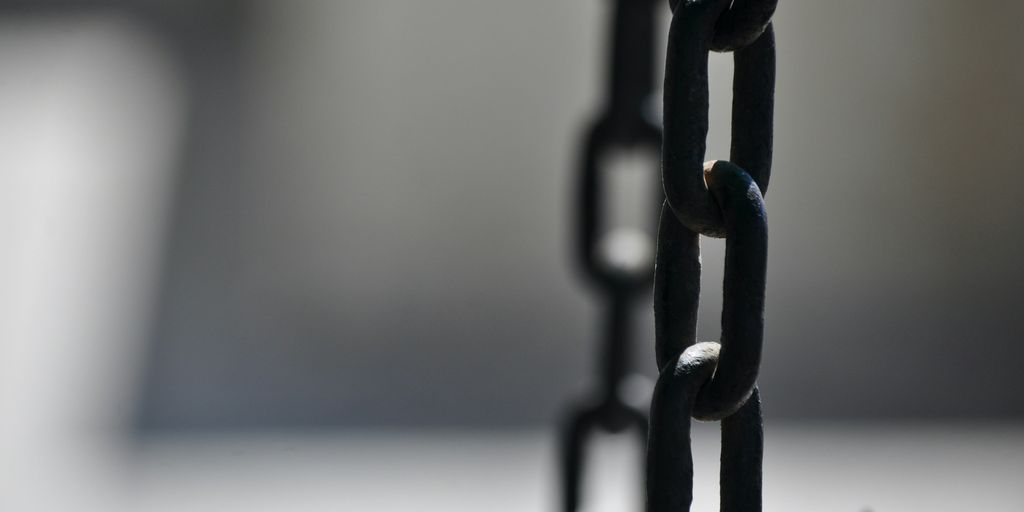 brown metal chain in close up photography
