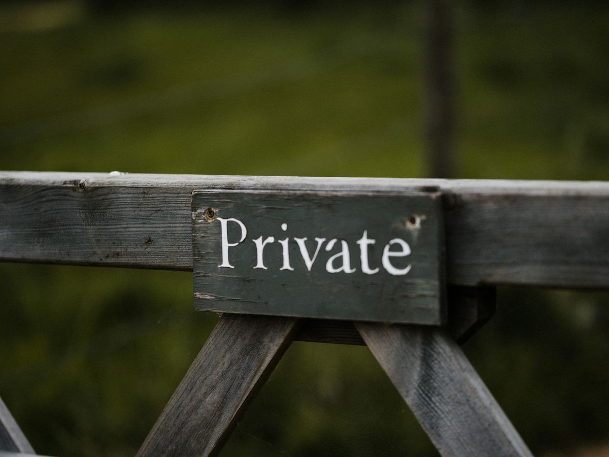 gray wooden welcome to the beach signage