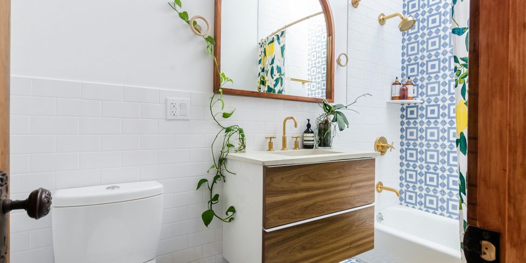 white ceramic toilet bowl beside white ceramic toilet bowl