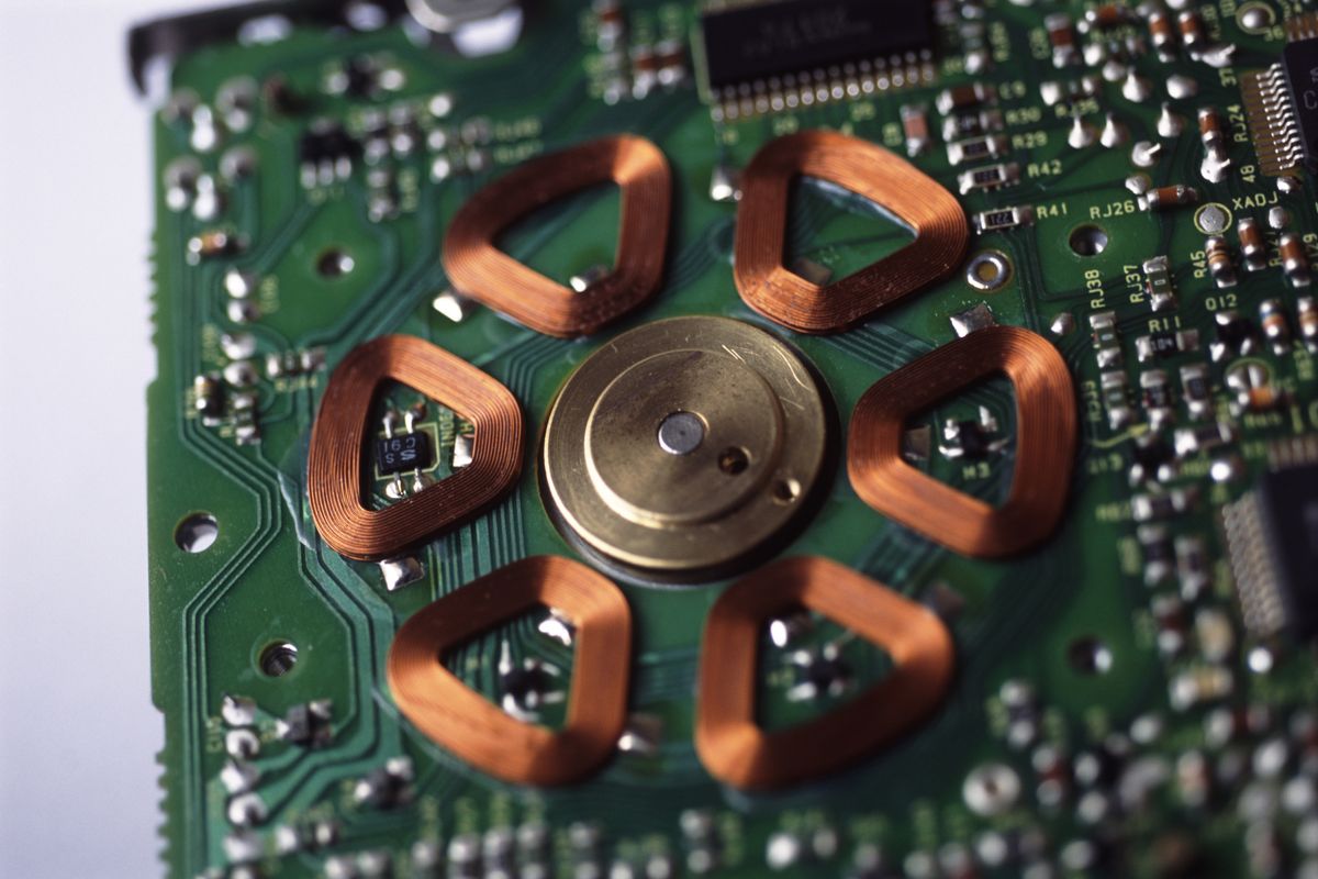 LumiCharge: The Minimalist's Power Hub