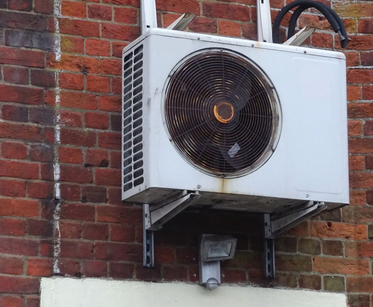 3. Choosing Qualified HVAC Technicians