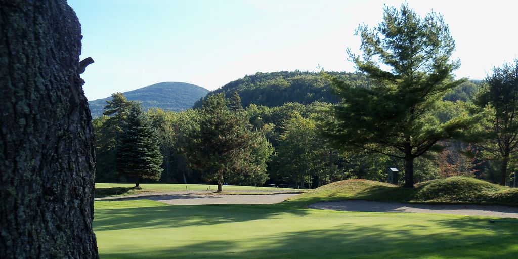 golf course with scenic views in Huntsville