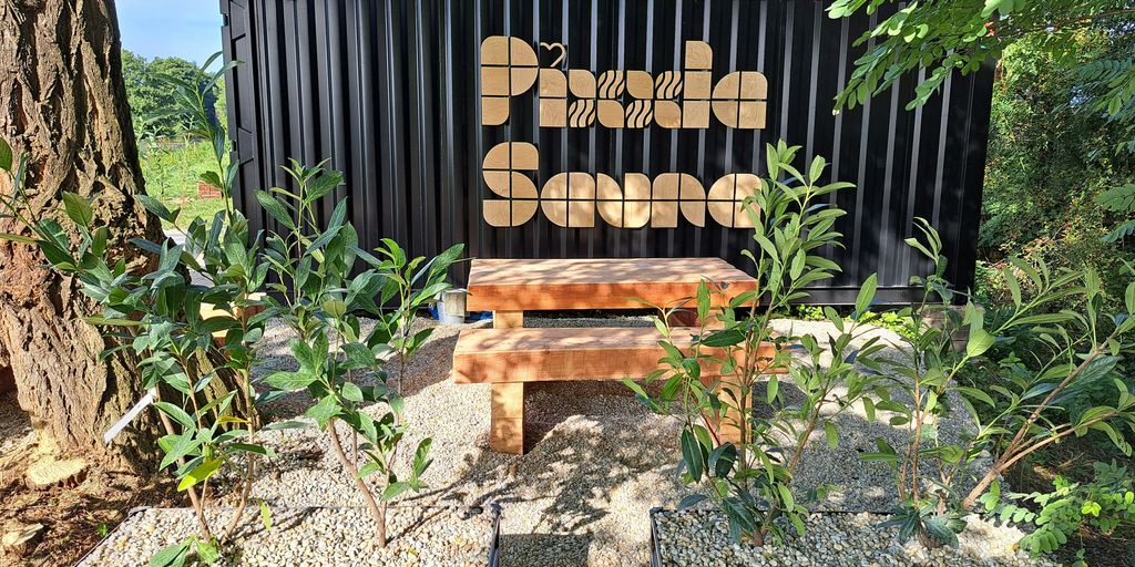 a couple of wooden benches sitting next to a tree